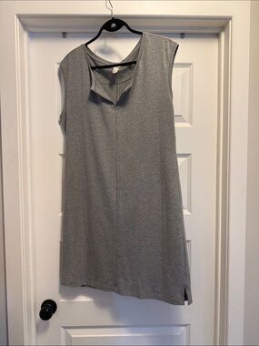 Lolé Sleeveless Gray Shift Dress